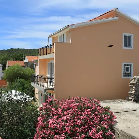 Triple 8223a Guest house