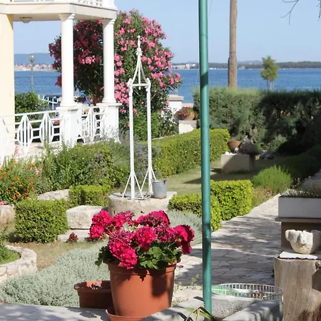 Triple 8223a 3* Pašman